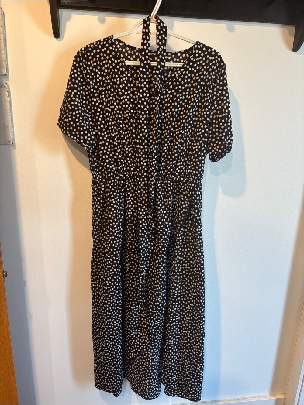 SHEIN Black and White Daisy Print Midi Dress